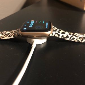Apple Watch series 3. Good condition, about 3 years old. Nothing wrong with it